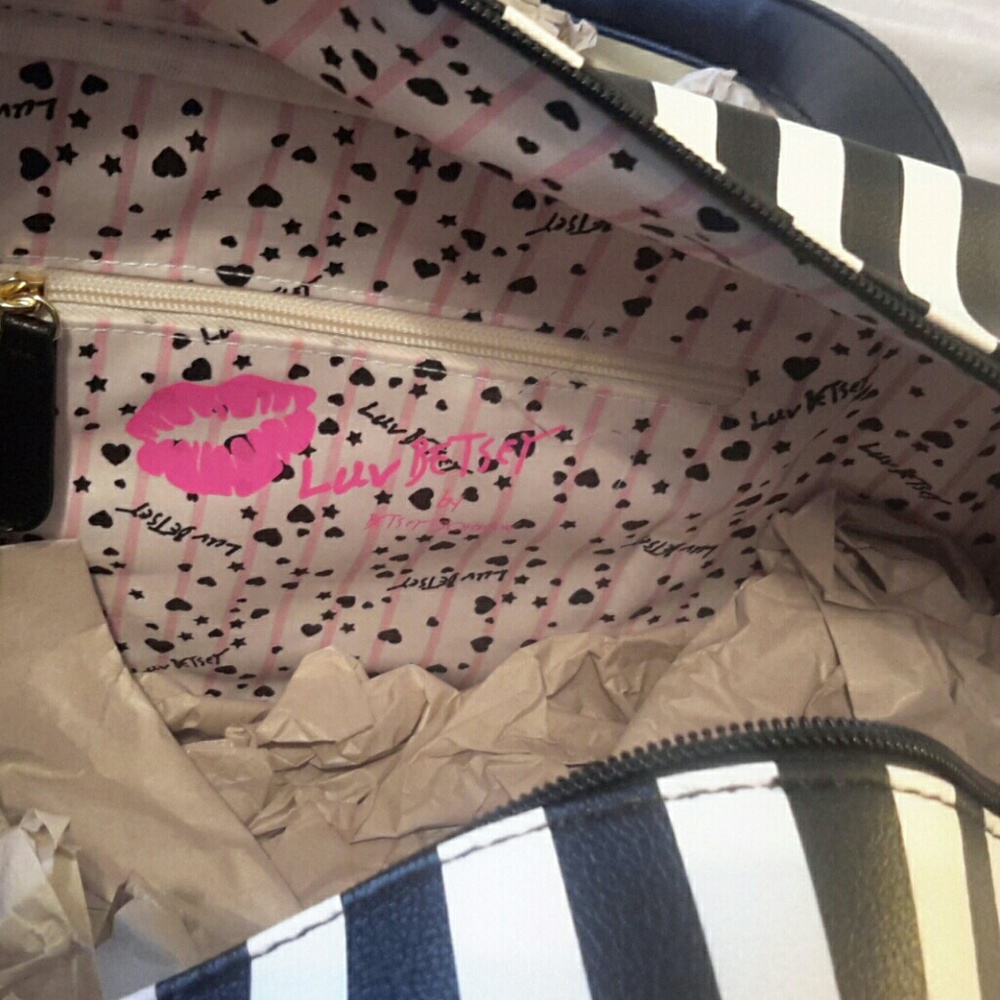 Betsey johnson LUV BETSEYweekender 2pc blkwht NWT - Picture 6 of 8